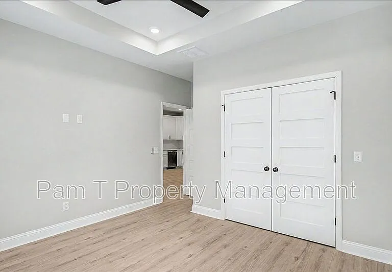 1019 W 35th St #B — Photo 10