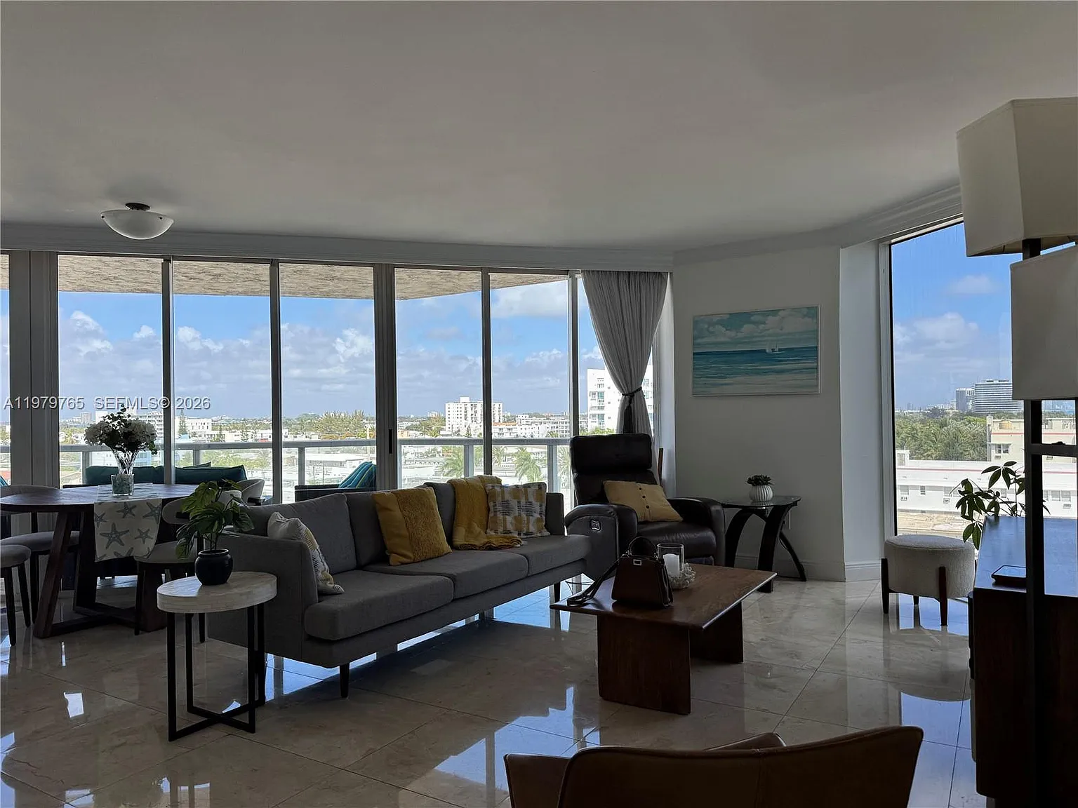 St Tropez Ocean Condo — Photo 3