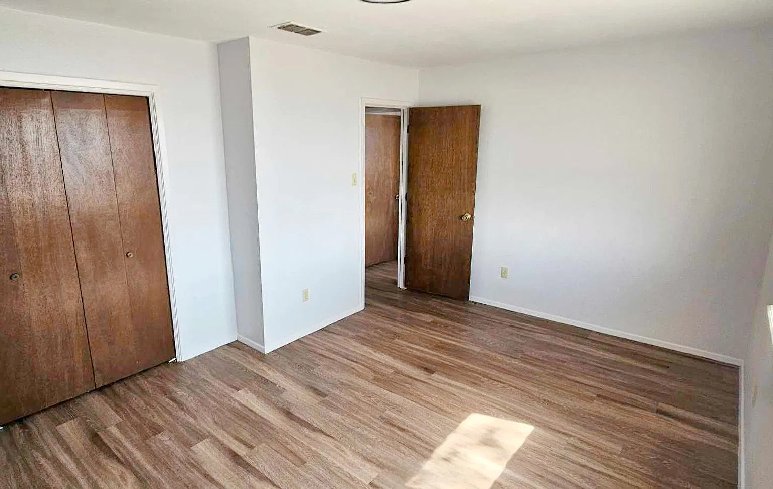 724 Laurelwood Dr — Photo 4