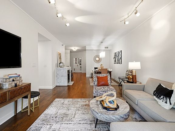 5th image of 744 N Clark St APT 305