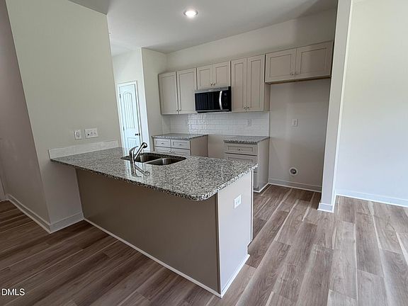 4th image of 326 Barbours Place Dr