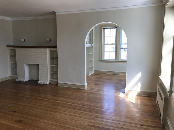 3rd image of 12 S Austin Blvd APT 1