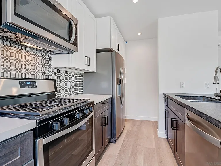426 Arbor Dr — Photo 3