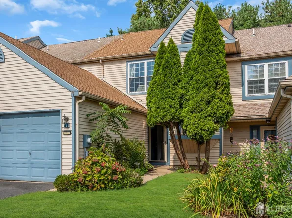 41 Goldenrod Ct, Hamilton, NJ 08690