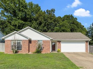 1910 Auburn Hills Dr, Benton, AR 72015