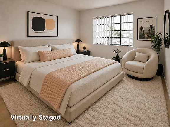4th image of 1321 N Vista St #302