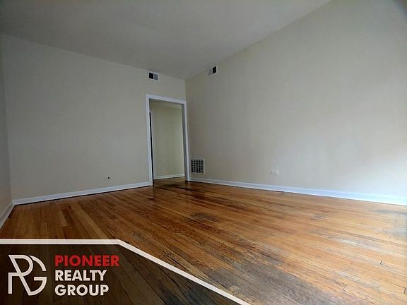 2nd image of 550 W Aldine Ave #A558n2