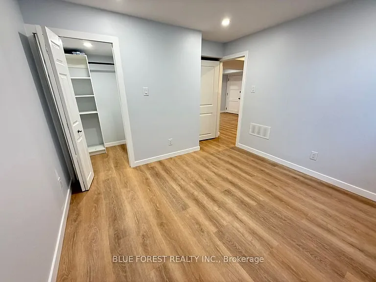 1458 Wright Cres — Photo 12