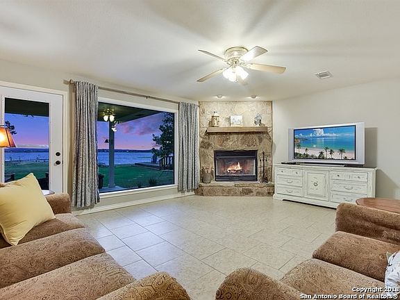 5th image of 400 N Chaparral