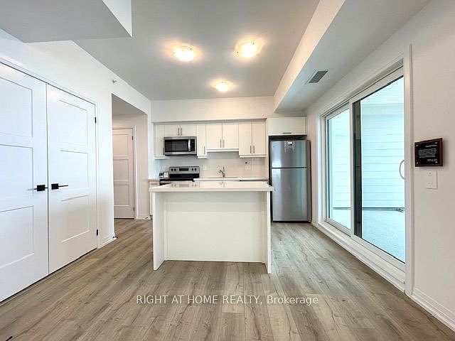 1st image of 15 Kneeshaw Dr #102