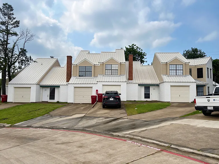 1900 W Taylor St — Photo 1