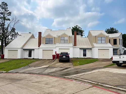 1900 W Taylor St Photo 1