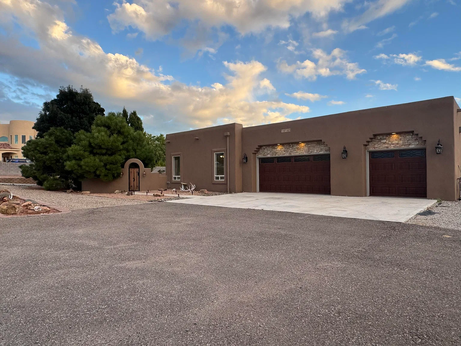 5 bed, 4.0 bath, 4833 sqft, $5,000 — Photo 4