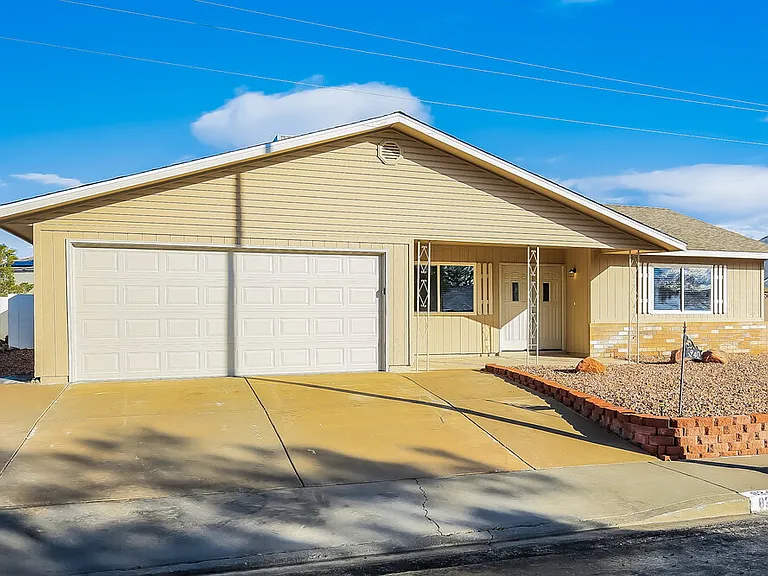 8240 Stapleton Ave — Photo 3