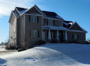 310 Zumbro Hills Dr SW, Oronoco, MN 55960