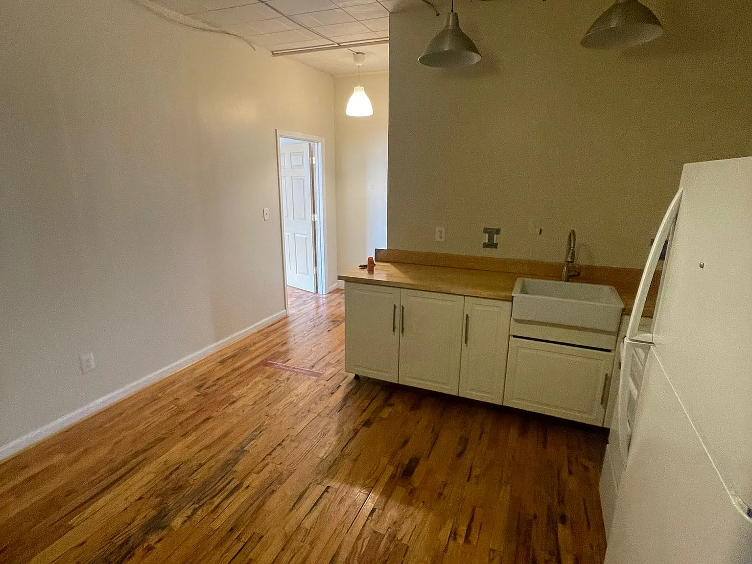 1 bed, 550 sqft, $1,050 — Photo 2