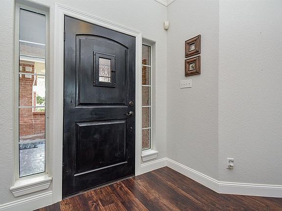 5th image of 628 Westwood Cir