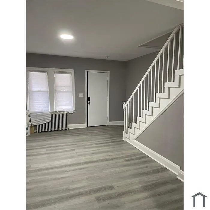 Building Photo - 5699 Ready Ave