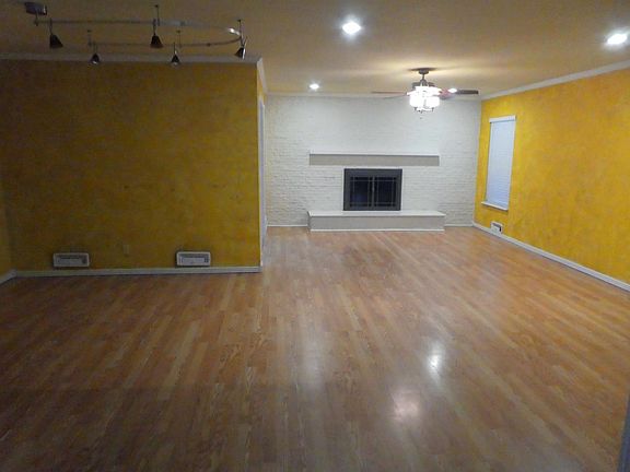 Front Room & Dinning Area