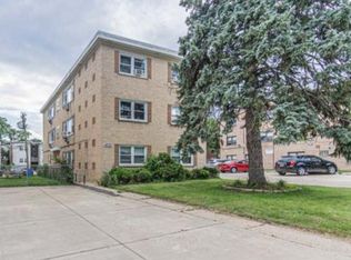 4837 Conrad St APT 2B, Skokie, IL 60077