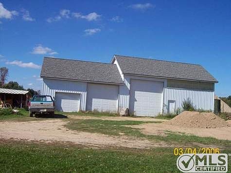 38' X 66' Pole Barn/ Concrete in Lower Side