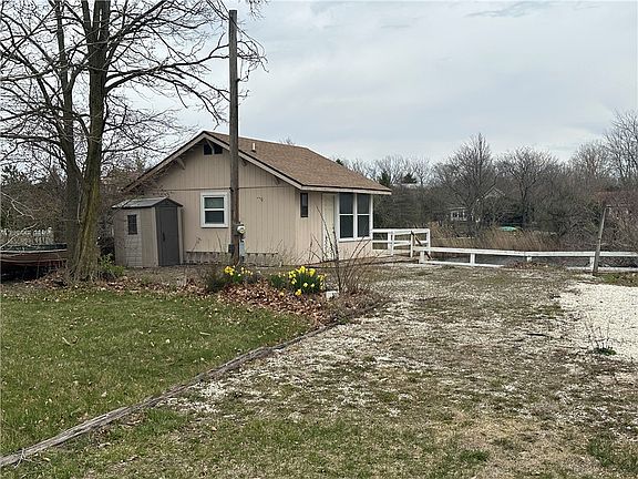 2nd image of 223 E Autumn Dr