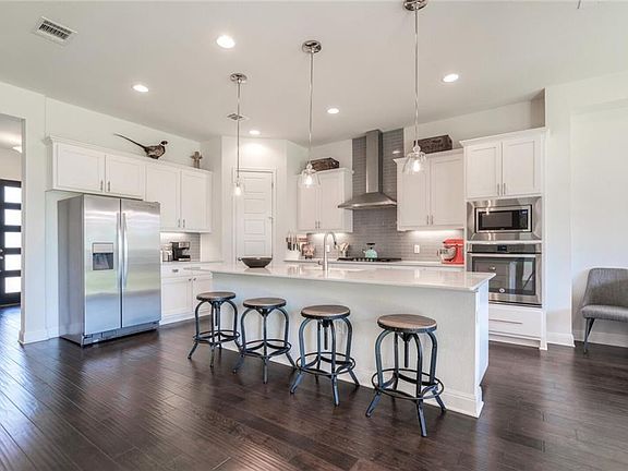4th image of 5301 Mandevilla Dr