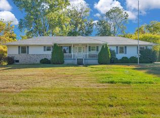 4602 Meadowlawn Dr, Fort Gratiot, MI