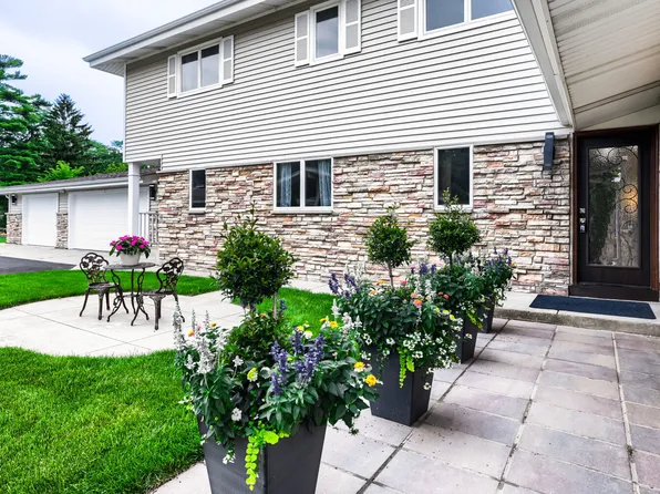 1325 E Lake Ave, Glenview, IL 60025