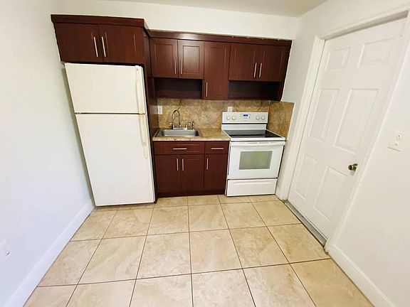 3rd image of 2127 NW 91st St #1