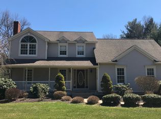 10 Daniel Rdg, Westfield, MA 01085