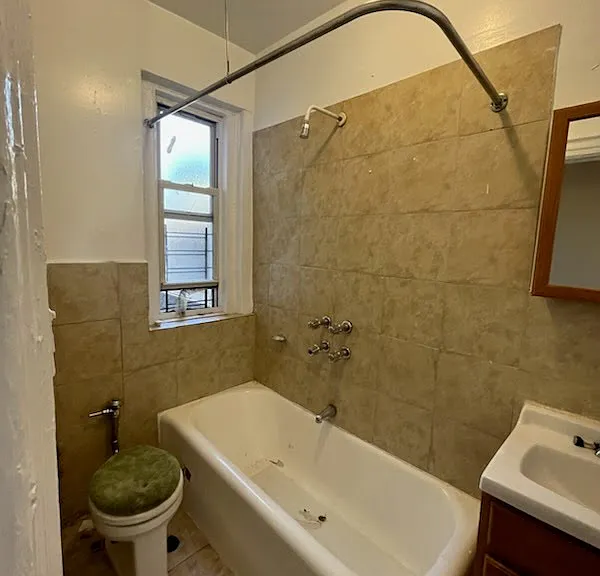 1923 Hobart Ave #1 — Photo 2