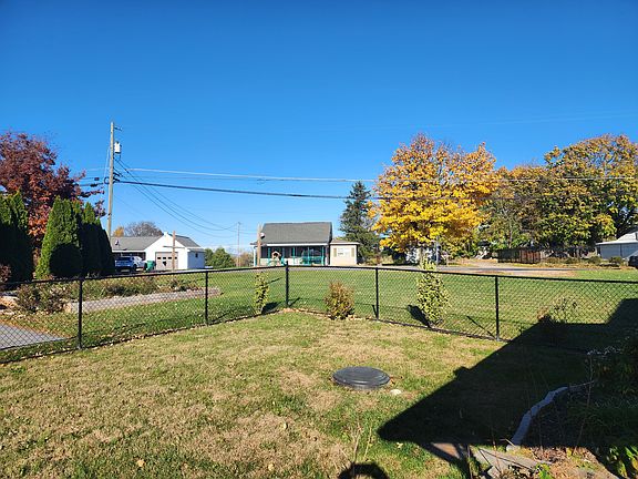 3rd image of 7031 Lincoln Way W