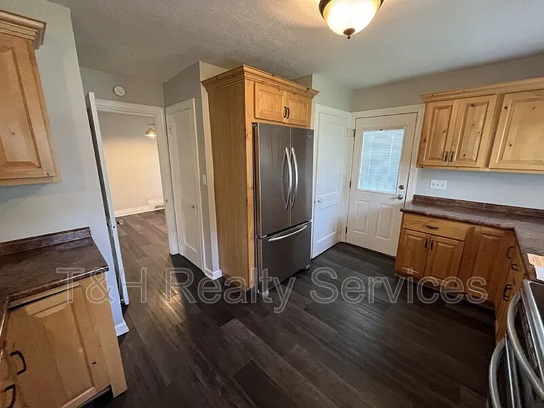 2920 E 5th St — Photo 7