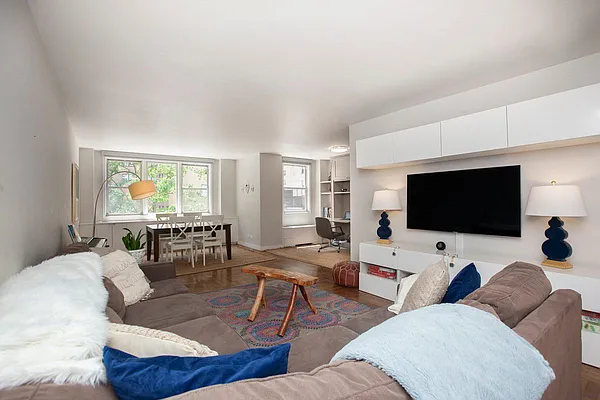 Sold by Edwards & Noble Properties LTD | media 14