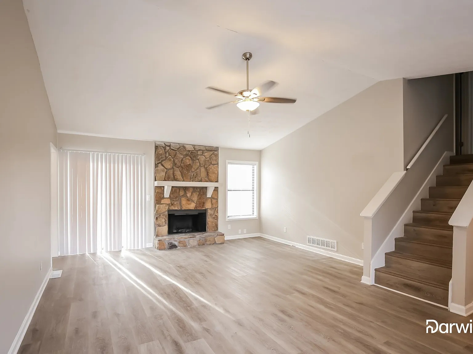 3 bed, 3.0 bath, 2074 sqft, $2,250 — Photo 3