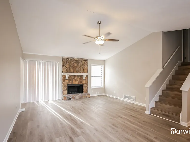 1181 Norfolk Dr NW — Photo 3