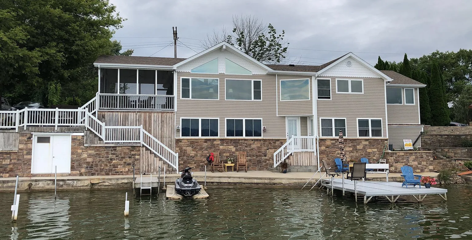 1310 N Shore Dr photo 1