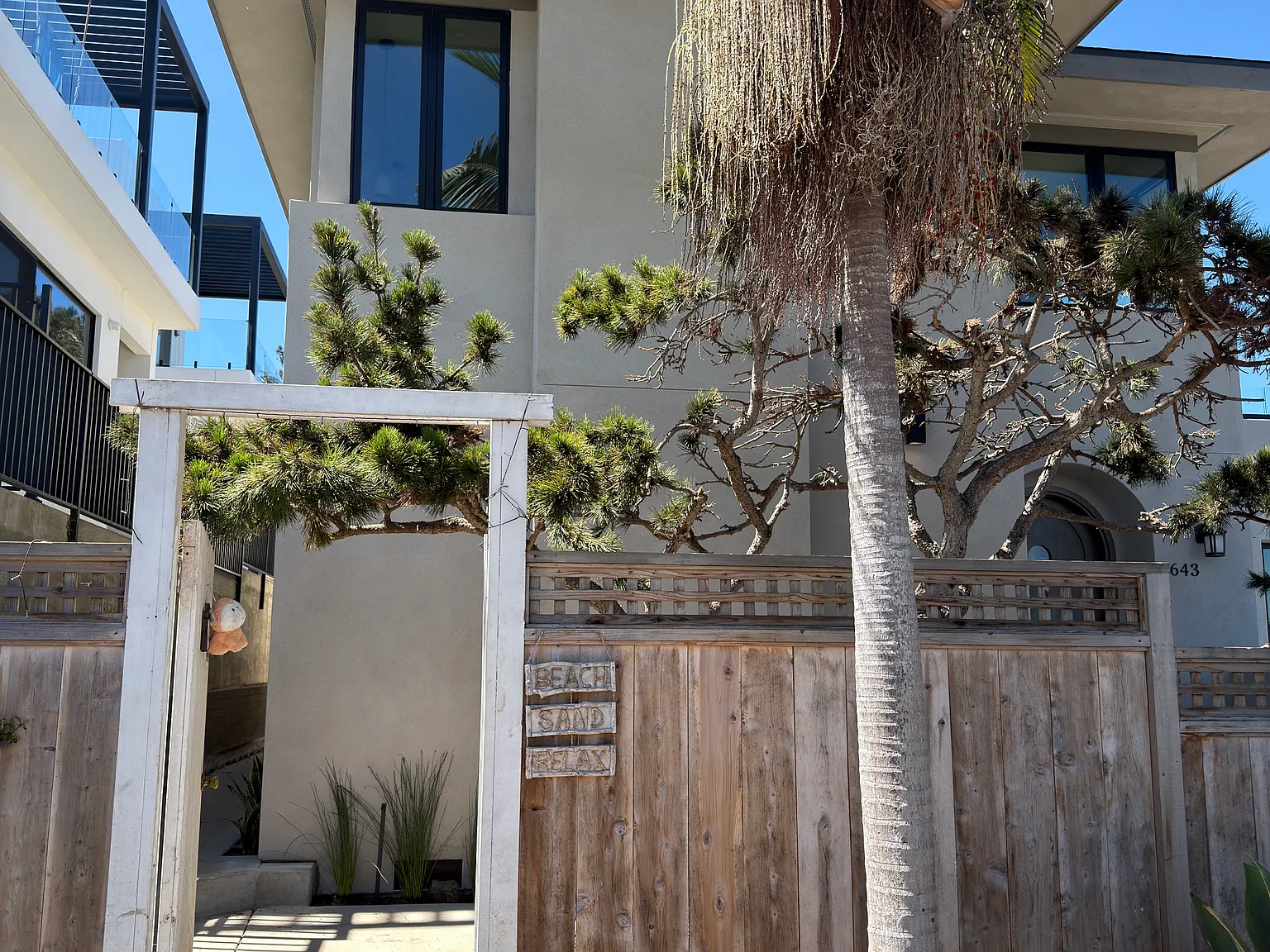 2 bed, 2.5 bath, 2319 sqft, $6,995 — Photo 1