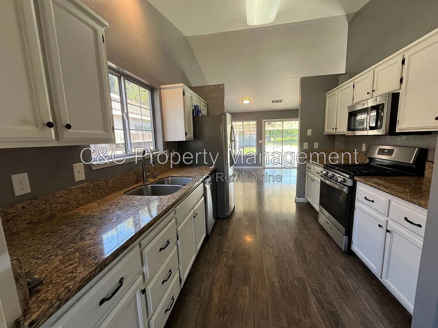 3 bed, 2.0 bath, $2,300 — Photo 2