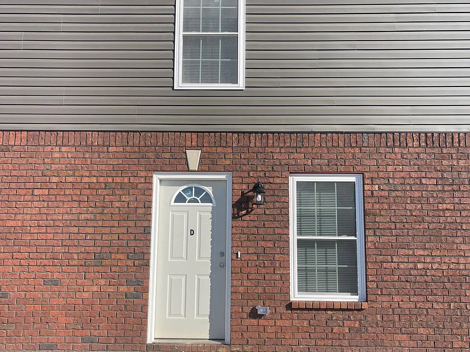 206 Honeysuckle Ln