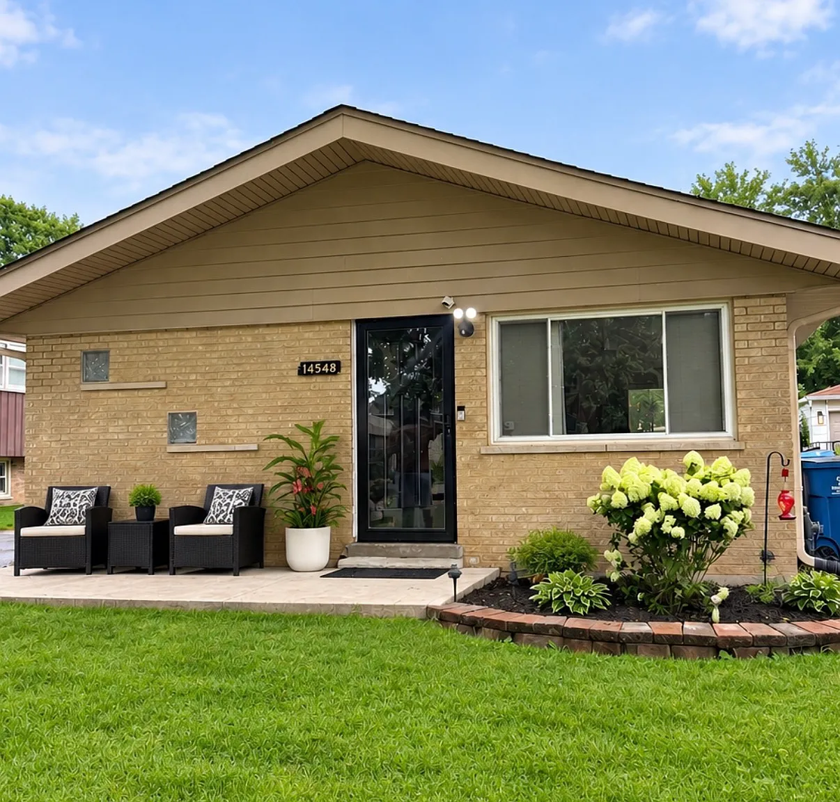 3 bed, 960 sqft, $2,550 — Photo 1
