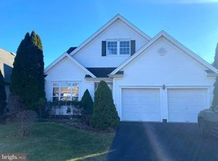 4 Maidenflower Ln, West Windsor, NJ 08550