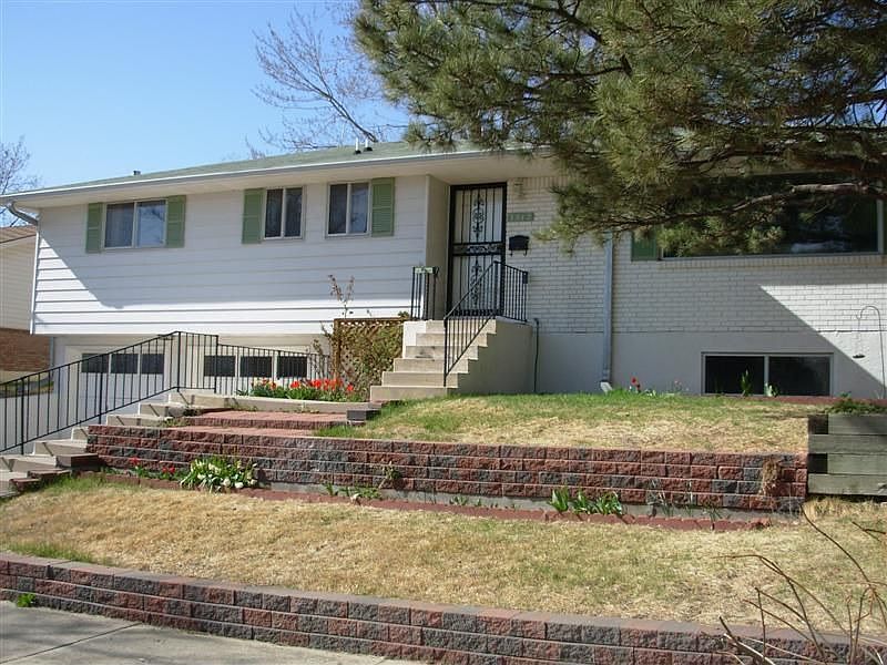 Front of House & Yard