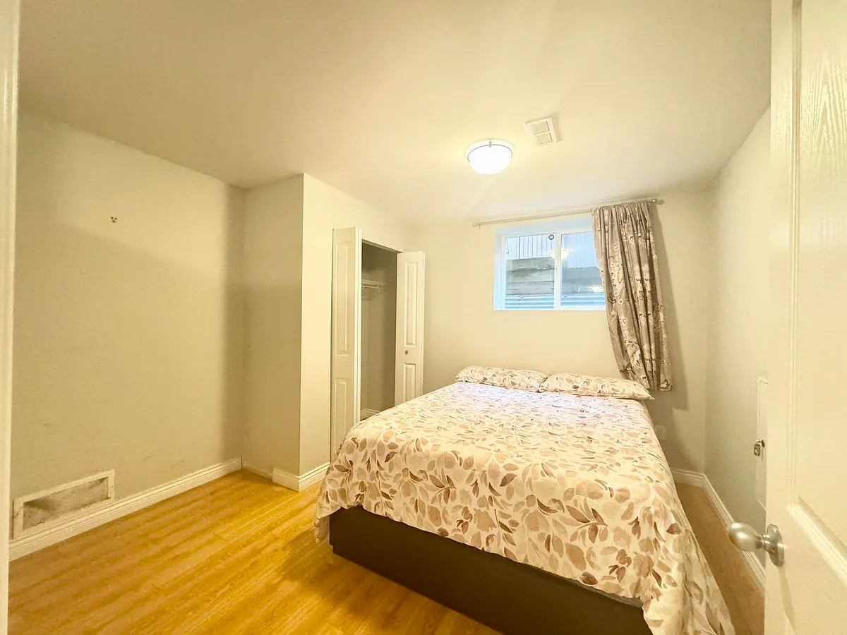 Building Photo - 169XX 78a Ave #BASEMENT
