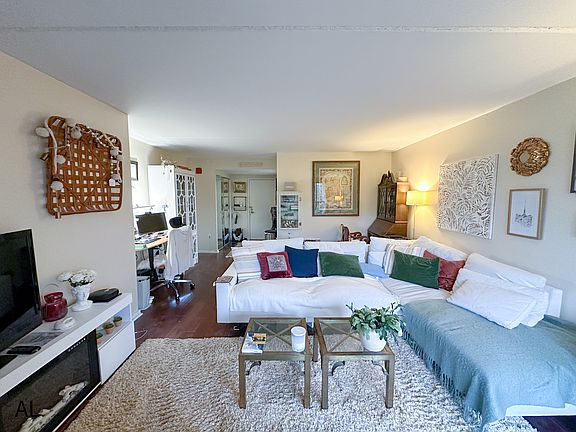 3rd image of 530 S 2nd St APT 534