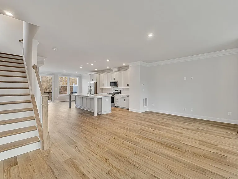 1320 Laconia Ln — Photo 33
