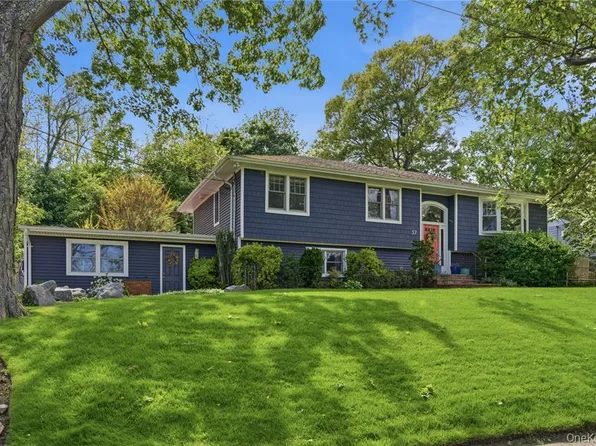 37 McKay Rd #B, Huntington Station, NY 11746