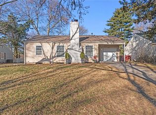 8820 Sleepy Hollow Rd, Kansas City, MO 64114