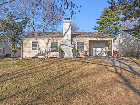 8820 Sleepy Hollow Rd, Kansas City, MO 64114